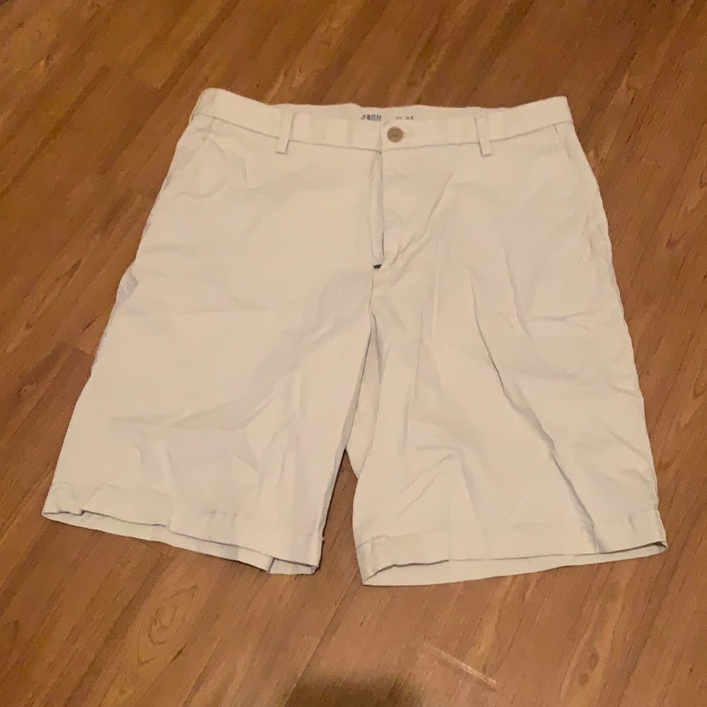 Izod khaki shorts size 32 waist 9.5 inch length